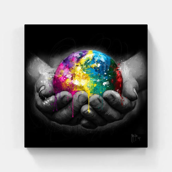 Touteladeco / Toile / tableau / Patrice Murciano / tableau we are the world / mains tenant le monde / art symbolique et engagé / globe coloré éclaboussé / peinture pop art abstrait / contraste noir et blanc et couleurs / décoration murale humaniste / message universel et inspirant / impression sur toile / déco contemporaine et expressive