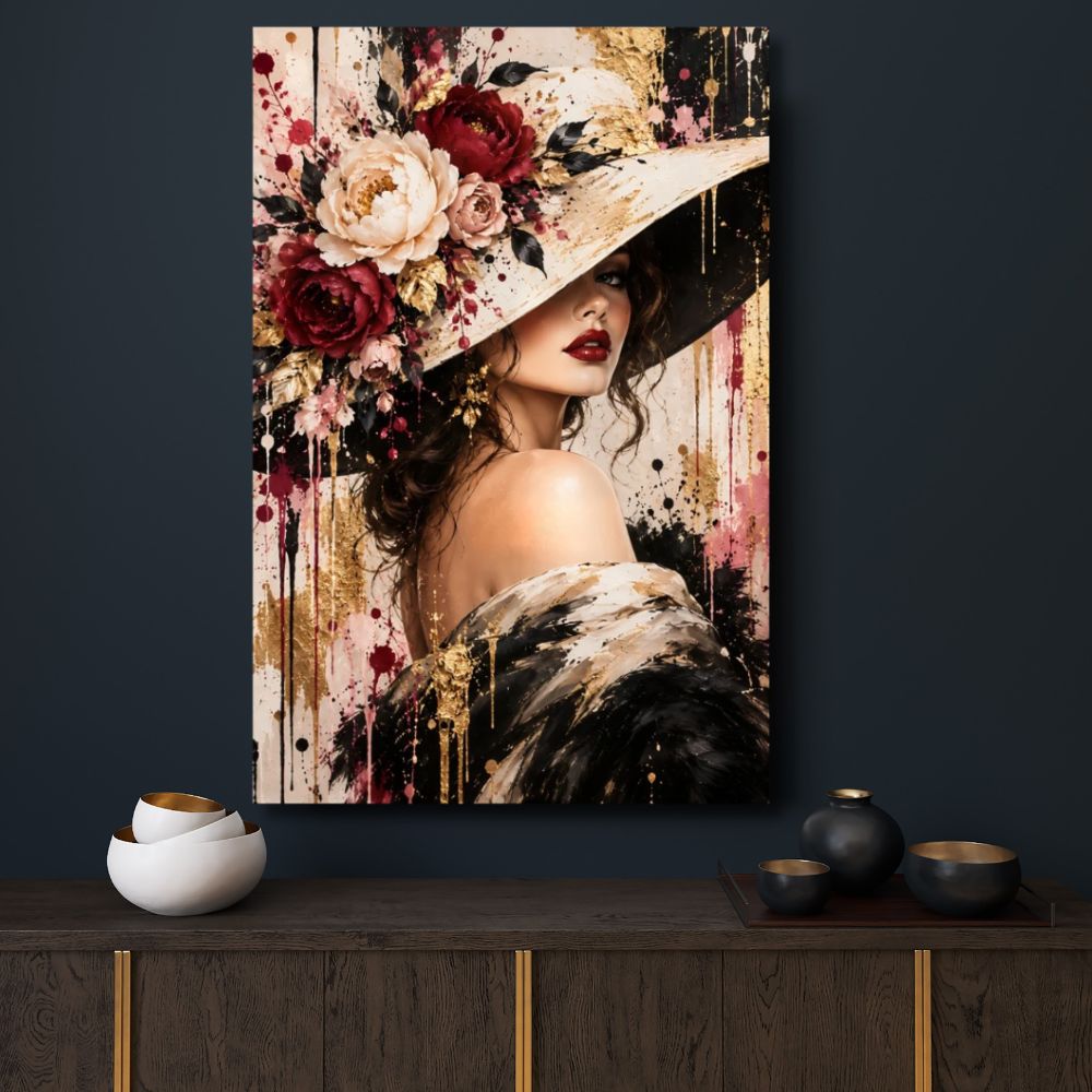 Tableau femme, Tableau chapeau fleuri, Tableau glamour, Tableau chic, Tableau portrait féminin, Tableau fleurs, Tableau femme élégante, Tableau bordeaux, Tableau beige et doré, Tableau mode, Tableau couture, Décoration murale chic, Toile femme, Art contemporain, Tableau tendance, Décoration salon, Décoration chambre