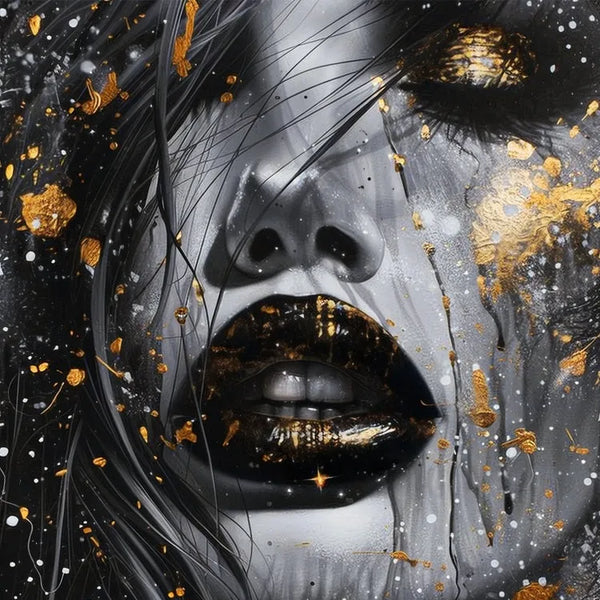 Touteladeco / Toile / Tableau / tableau femme / portrait féminin / art glamour / street art noir et or / lèvres noires / regard doré / visage femme peinture / déco élégante