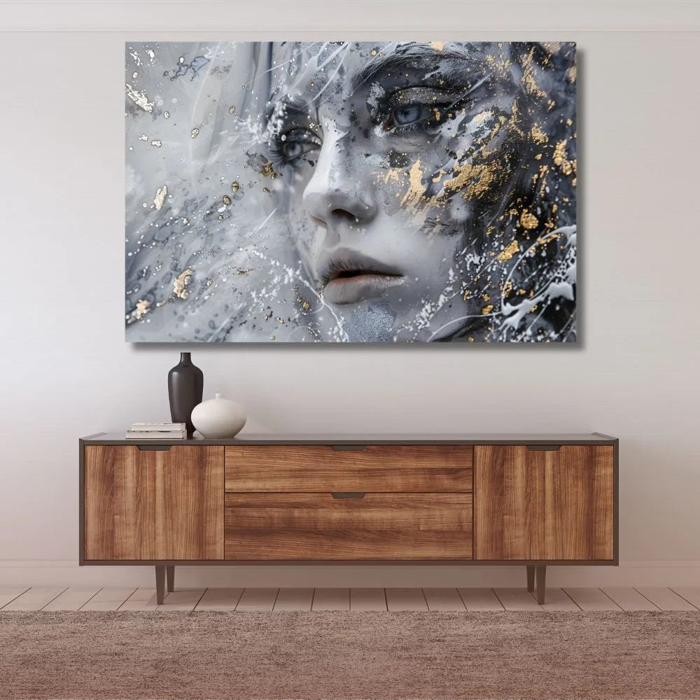Touteladeco / Toile / tableau / tableau femme / visage froid / art doré / portrait poétique / toile contemporaine / décoration élégante / style féerique / éclats dorés