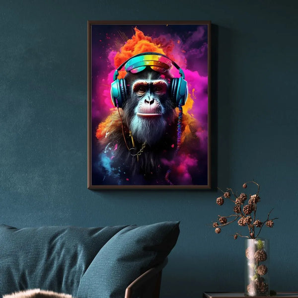 Touteladeco / toile / tableau / tableau singe DJ fun / art urbain coloré / décoration murale électro / singe avec casque audio / explosion de couleurs néon / style pop art moderne / ambiance musicale et festive / déco originale et audacieuse / impression sur toile / tableau street art vibrant