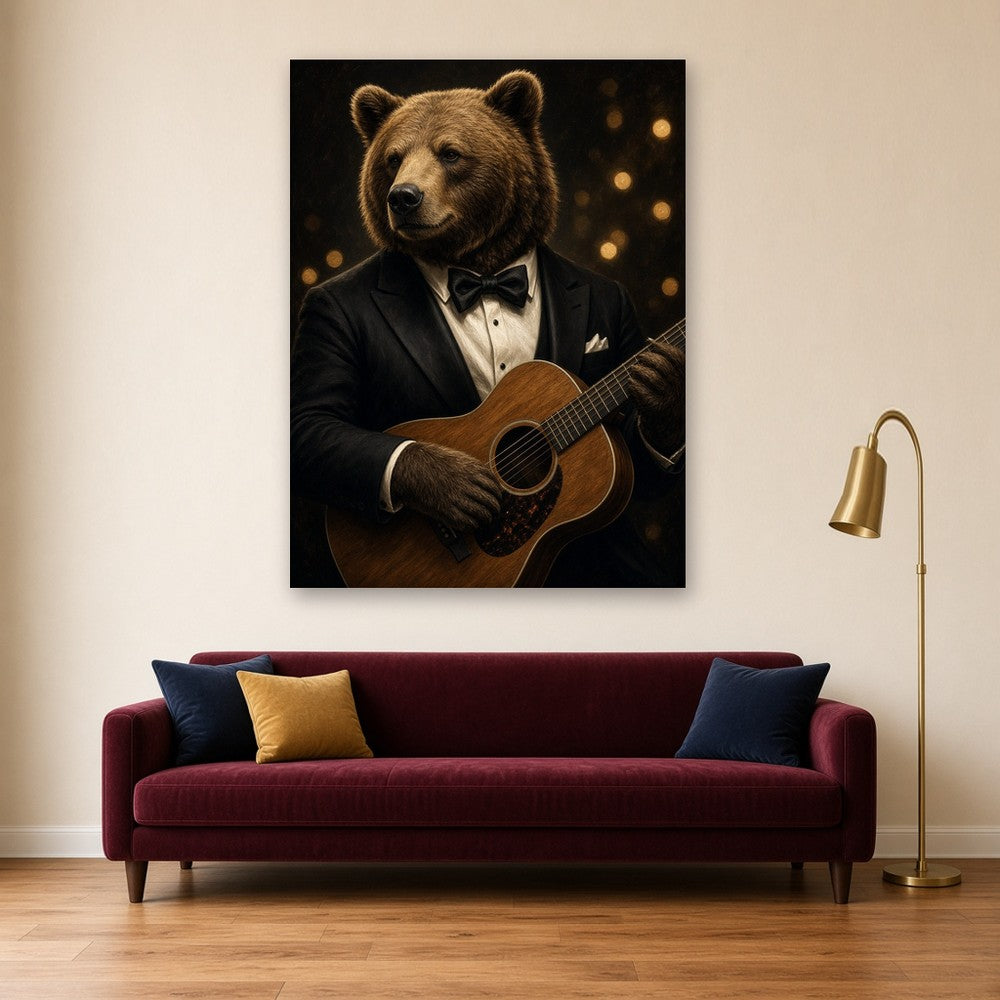 Toile Ours Guitariste accrochée dans un salon au mur crème, au-dessus d'un canapé en velours bordeaux près d'un lampadaire en laiton