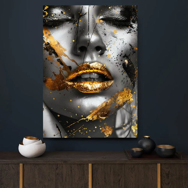 Touteladeco / Toile / Tableau / tableau femme / art glamour / visage doré / bouche or / décoration moderne / style luxe / art contemporain / mur design / tableau noir et or
