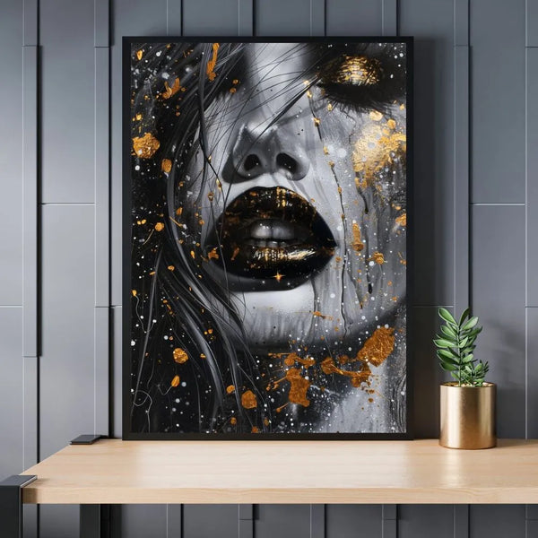 Touteladeco / Toile / Tableau / tableau femme / portrait féminin / art glamour / street art noir et or / lèvres noires / regard doré / visage femme peinture / déco élégante