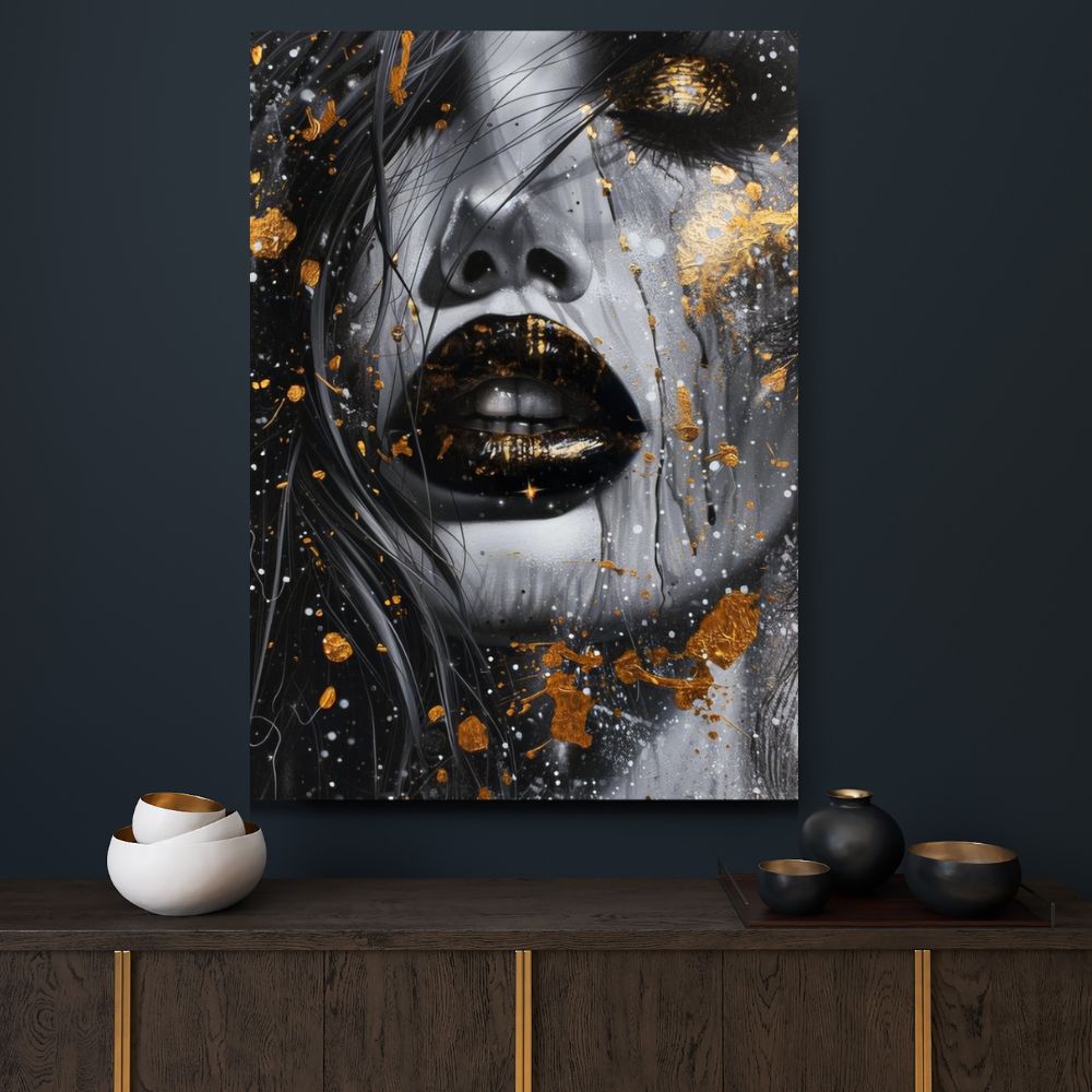 Touteladeco / Toile / Tableau / tableau femme / portrait féminin / art glamour / street art noir et or / lèvres noires / regard doré / visage femme peinture / déco élégante